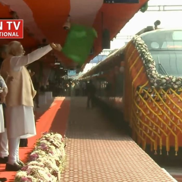 Vande Bharat Sleeper: देश की पहली वंदे भारत स्लीपर ट्रेन शुरू, कमाल के हैं वंदे भारत स्लीपर ट्रेन के फीचर्स, यहां जानें पूरी जानकारी