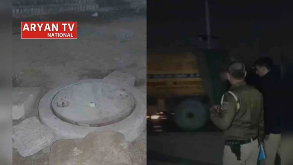 Current image: Delhi Sewer Accident