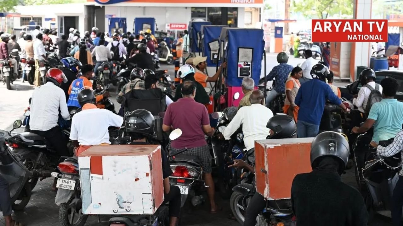Fuel Shortage in India: भारत के कई शहरों में पेट्रोल को लेकर हड़कंप, लंबी कतारों के बीच जानिए क्या सच में है ईंधन संकट?