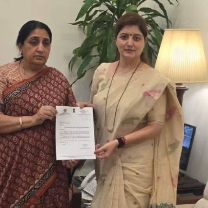 Rupali Chakankar Resignation: चाकणकर ने अपने पद से दिया इस्तीफा, ढोंगी अशोक खरात पर मचा बवाल