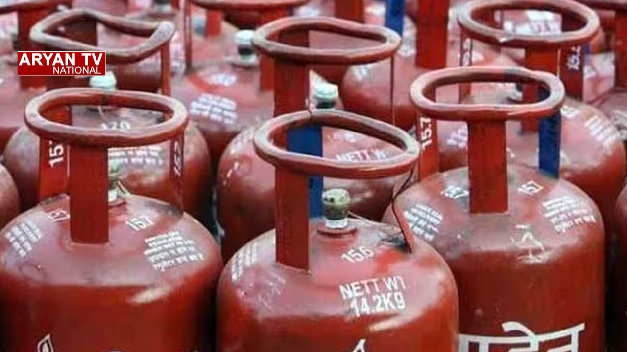 LPG Gas cylinder: महंगाई का नया झटका! कॉमर्शियल एलपीजी सिलेंडर के दाम फिर बढ़े, 4 महीने में ₹500 तक उछाल