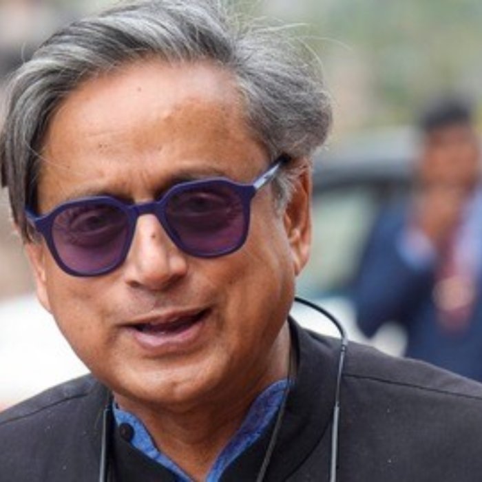 Shashi Tharoor: केरल में सियासी बवाल! शशि थरूर के काफिले पर हमला, गनमैन और ड्राइवर के साथ मारपीट से मचा हड़कंप