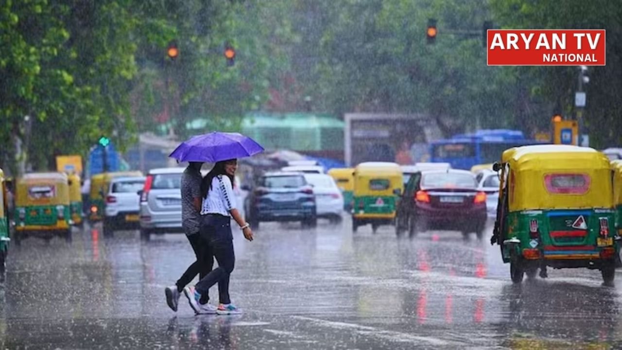 आज का तापमान: दिल्ली-NCR में बदला मौसम का मिजाज, बारिश और बादलों से मिली गर्मी से राहत