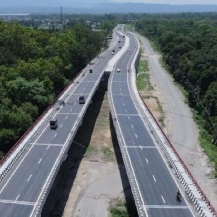 दिल्ली-देहरादून एक्सप्रेसवे पर फ्लाईओवर की दीवार में आई दरार, NHAI ने संभाली स्थिति
