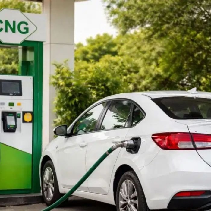 CNG Price Hike: महंगाई का नया झटका! दिल्ली-NCR में सीएनजी के दाम फिर बढ़े, आम आदमी की जेब पर बढ़ा बोझ
