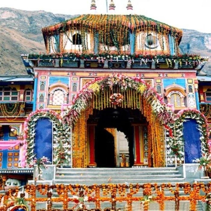 Badrinath Dham: बद्रीनाथ धाम में उमड़ा आस्था का सैलाब, रोज 35 हजार श्रद्धालुओं की हो रही एंट्री, प्रशासन अलर्ट मोड पर