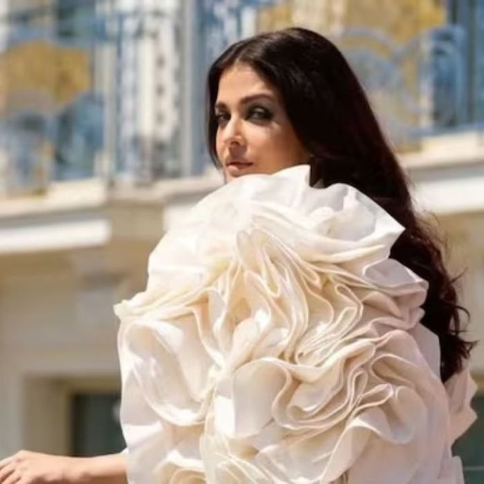 Aishwarya Rai Cannes 2026: ऐश्वर्या राय बच्चन ने फिर लूटी महफिल, व्हाइट क्रिस्टल आउटफिट में दिखीं बेहद खूबसूरत