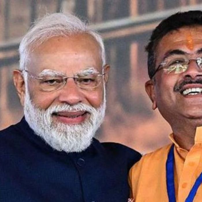 Suvendu Adhikari : दिल्ली पहुंचे बंगाल के नए CM सुवेंदु अधिकारी, कानून व्यवस्था पर PM मोदी से होगी अहम चर्चा