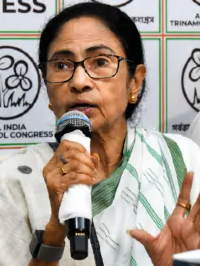 ममता को लौटाए जाएंगे गिफ्ट, बागी सांसद के बेटे का बड़ा ऐलान