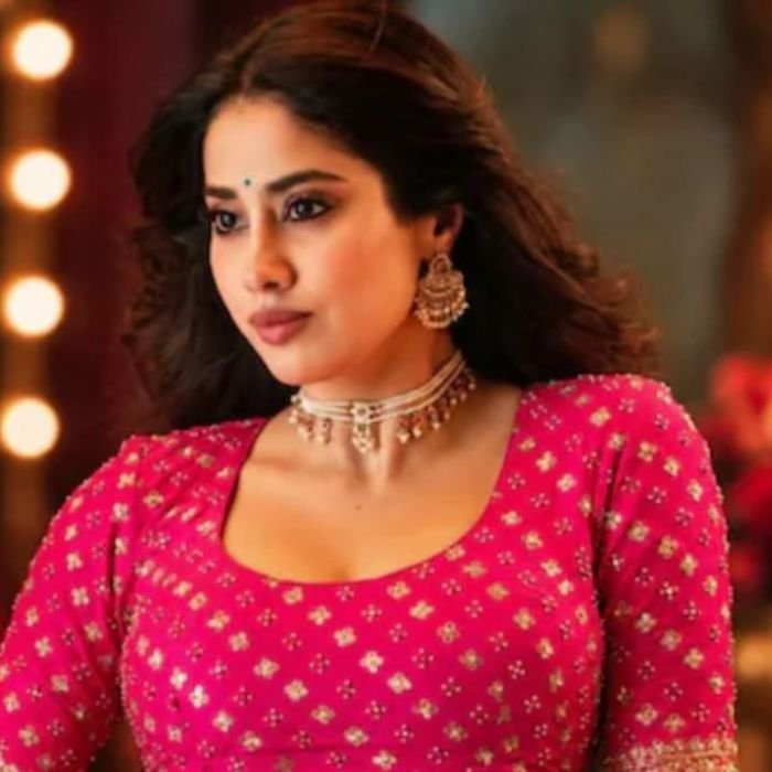 ‘Peddi’ में जाह्नवी कपूर के लुक पर छिड़ी बहस, साउथ स्टार ने तोड़ी चुप्पी, बोले ‘ये क्रिएटिव टीम का फैसला’