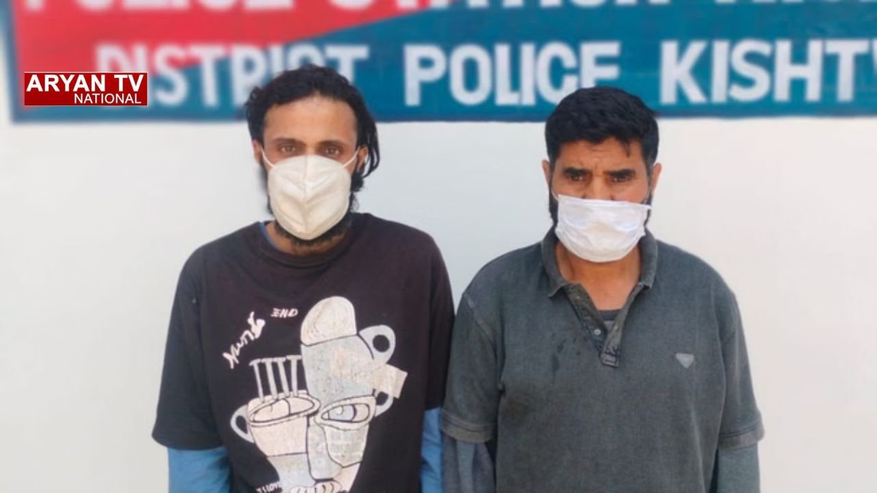 J&K: जम्मू-कश्मीर में आतंक के खिलाफ बड़ा एक्शन, पुलिस ने वन विभाग के कर्मचारी समेत 2 को किया गिरफ्तार