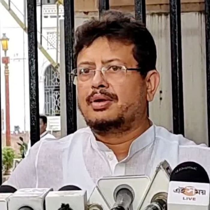 West Bengal Politics: ममता बनर्जी की पार्टी में बगावत तेज, ऋतब्रत बनर्जी को नया नेता प्रतिपक्ष बनाने की तैयारी
