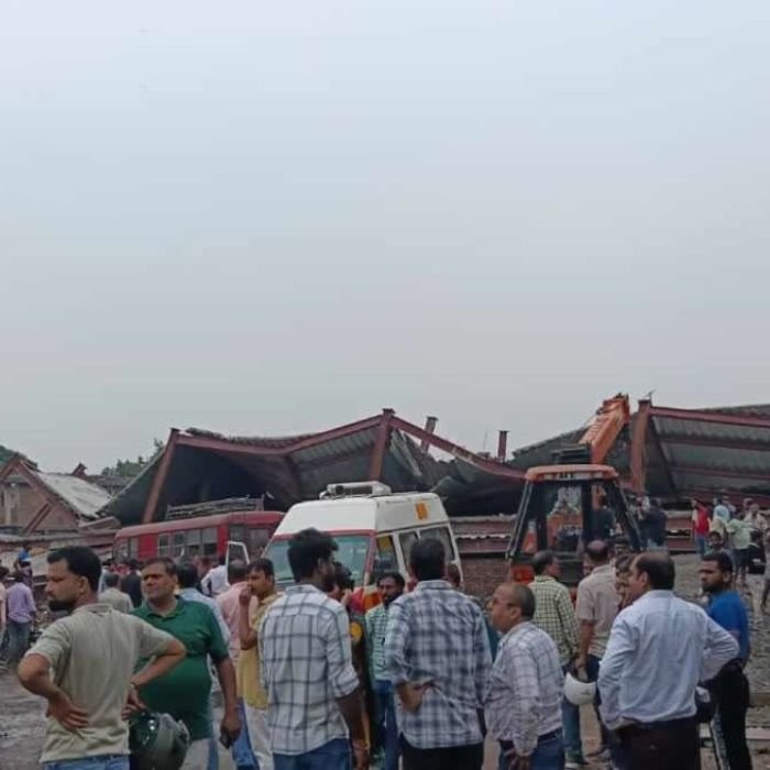 Kolkata News: कोलकाता में बड़ा हादसा; निर्माणाधीन गोदाम ढहा, पांच लोगों के मारे जाने की आशंका,रेस्क्यू ऑपरेशन तेज