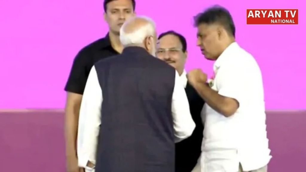 Current image: PM Modi-Manish Tewari Meeting: पहले हाथ मिलाया, फिर हुई बातचीत
