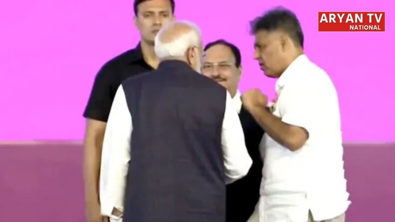 PM Modi-Manish Tewari Meeting: पहले हाथ मिलाया, फिर हुई बातचीत, चर्चा में आई पीएम मोदी और मनीष तिवारी की तस्वीर