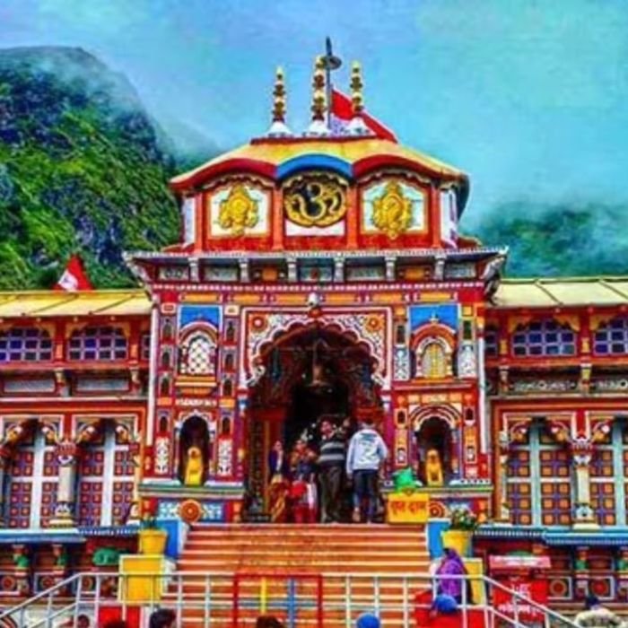 Badrinath Temple Controversy: बद्रीनाथ मंदिर चढ़ावा चोरी मामले में बड़ा एक्शन, निजी सचिव हुए निलंबित
