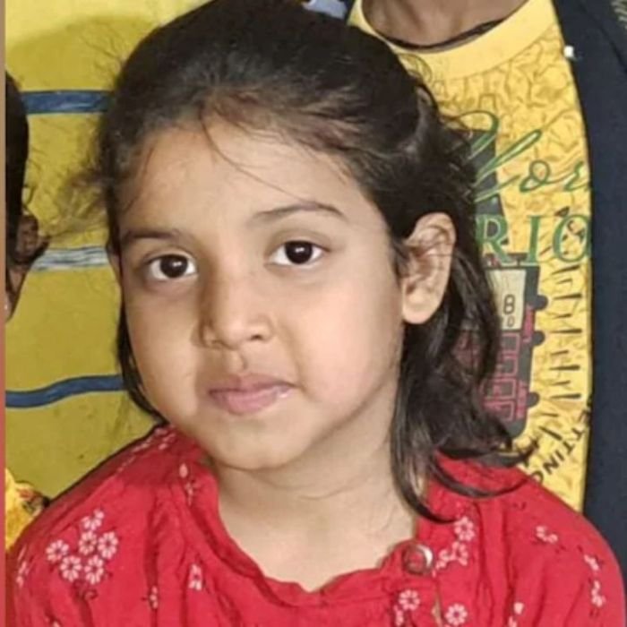Delhi News: स्कूल जा रही छठी क्लास की छात्रा की बस की चपेट में आने से मौत, ड्राइवर पर लापरवाही का लगा आरोप