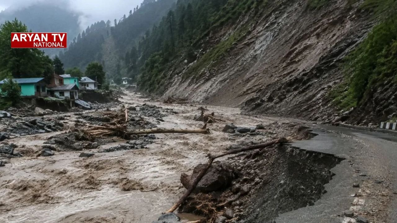 Doda Cloudburst: जम्मू-कश्मीर के डोडा में दो जगह बादल फटने से आई बाढ़, कई गांवों का संपर्क कटा