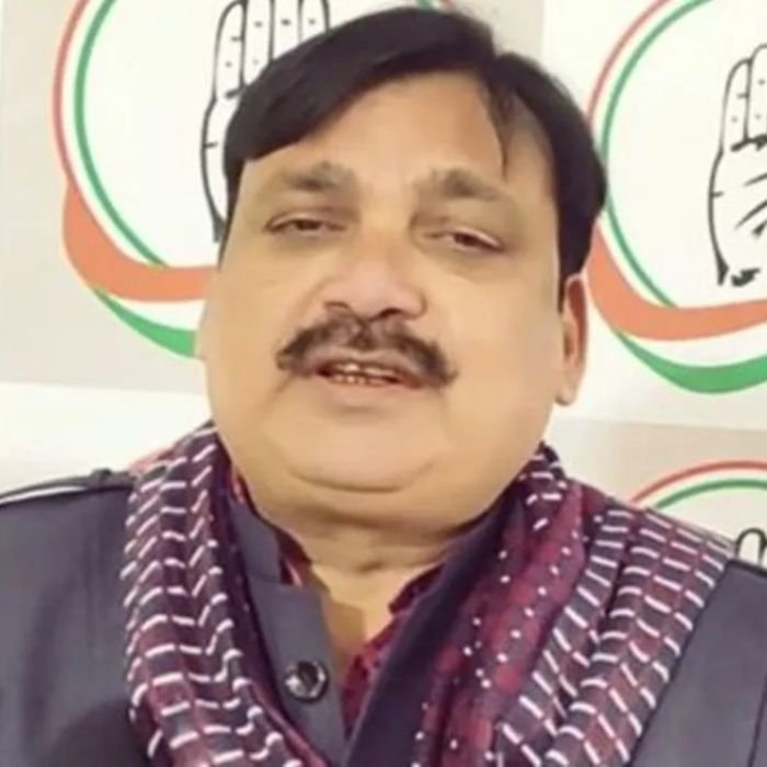UP Congress News: यूपी कांग्रेस को बड़ा झटका! AICC सदस्य अशोक सिंह ने दिया इस्तीफा, BJP मंच पर दिखने के बाद बढ़ीं चर्चाएं