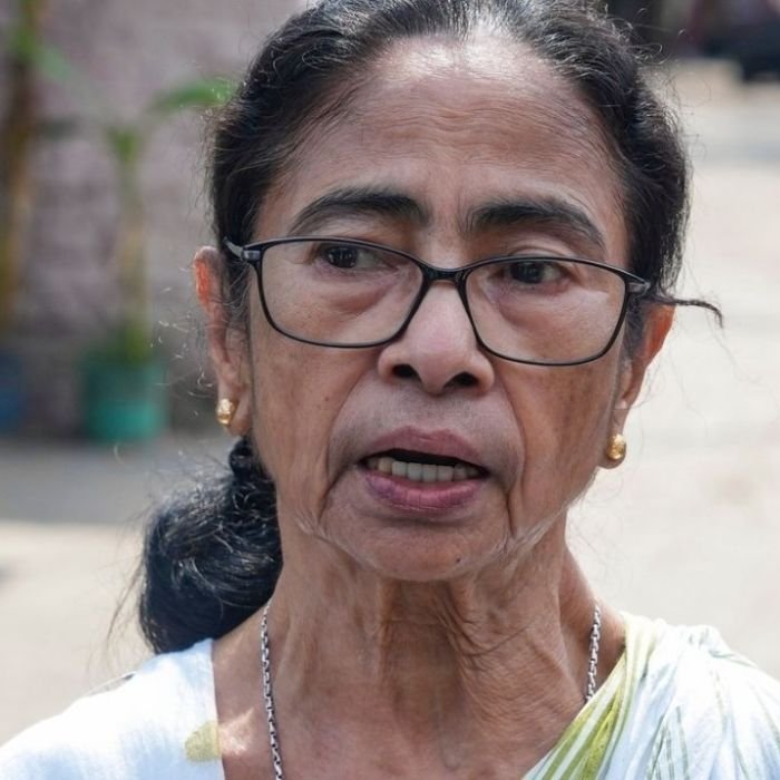 Kolkata News: ममता बनर्जी के खिलाफ दर्ज हुई FIR, कोर्ट के आदेशों की अनदेखी का लगा आरोप