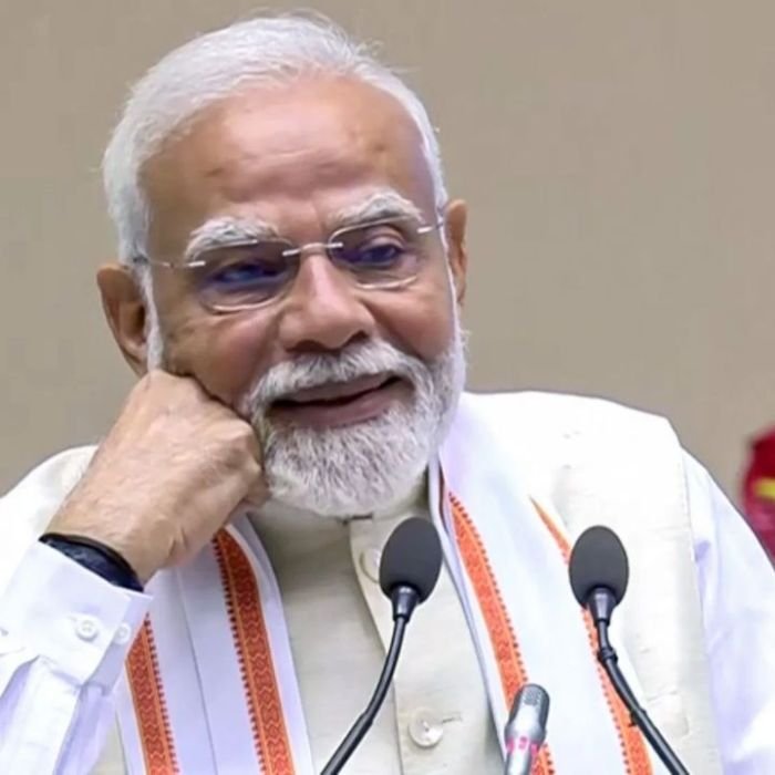 PM Modi Uzbekistan Visit: ताशकंद के युवाओं ने हिंदी में किया पीएम मोदी का स्वागत, कहा- आपका बेसब्री से इंतजार