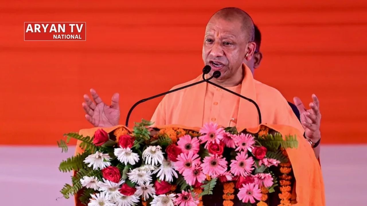 UP Political News: सीएम योगी ने चाचा-भतीजे पर साधा निशाना