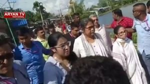 ममता बनर्जी के काफिले पर हमला.