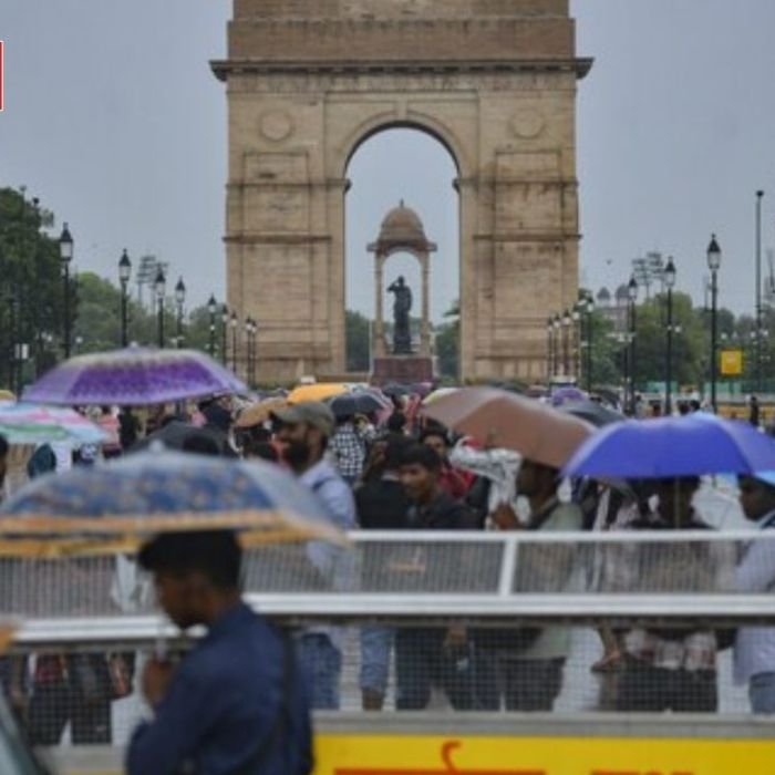 Delhi Weather Update: दिल्ली-एनसीआर में बदला मौसम का मिजाज, IMD ने जारी किया रेड अलर्ट